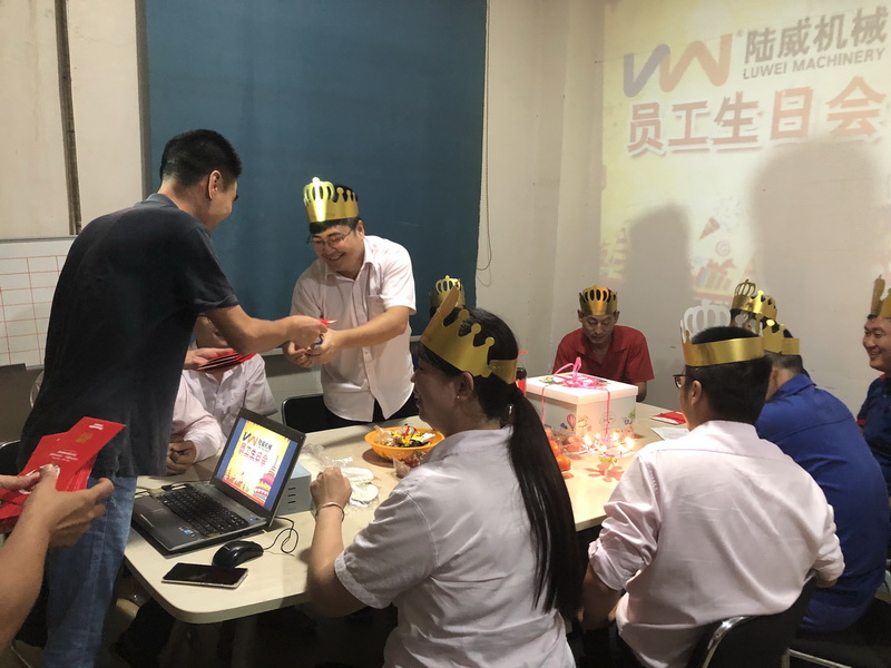 2020年赢天堂员工福利之每月生日会_赢天堂